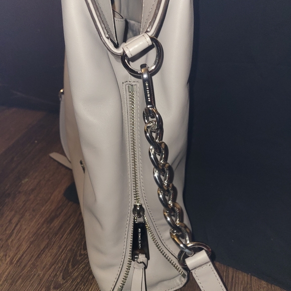 Michael Kors Large Devon Shoulder Tote - Picture 3 of 5